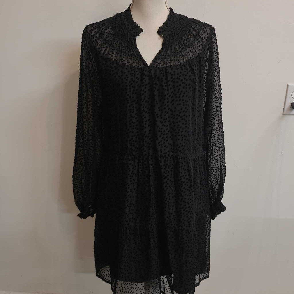 BLACK DRESS WITH RUFFLES