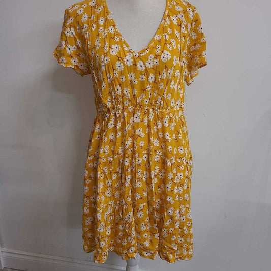 YELLOW DRESS WITH DAISIES