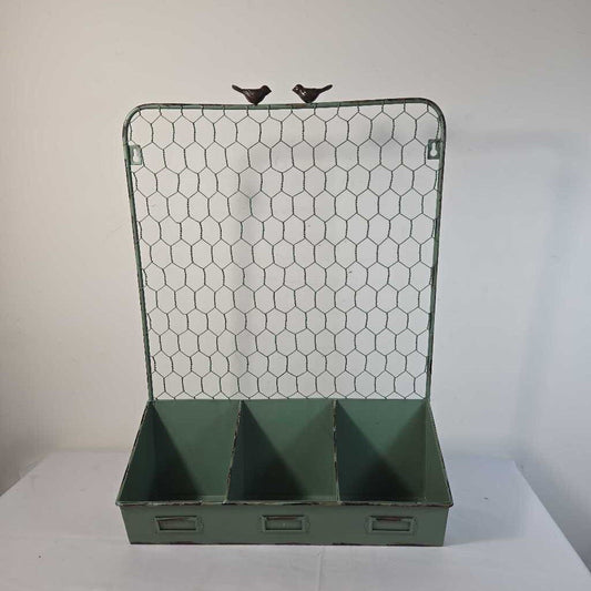 SEAFOAM GREEN CHICKEN WIRE WALL ORGANIZER