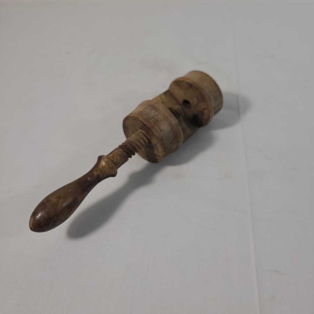 ANTIQUE WOODEN SEWING CLAMP