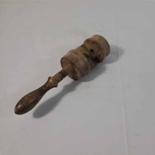 ANTIQUE WOODEN SEWING CLAMP