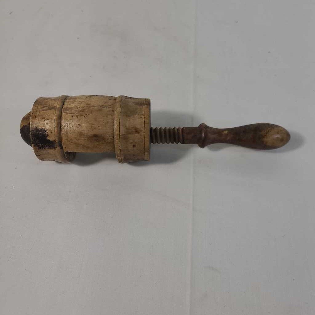 ANTIQUE WOODEN SEWING CLAMP