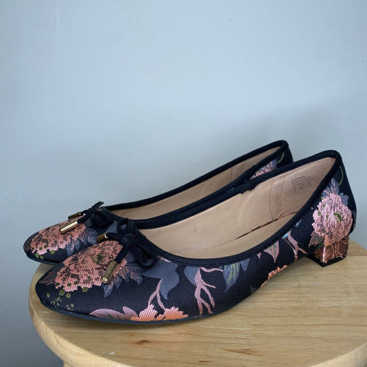 BLACK & FLORAL FABRIC FLATS