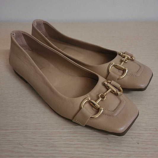 BEIGE FLATS WITH GOLD BUCKLE