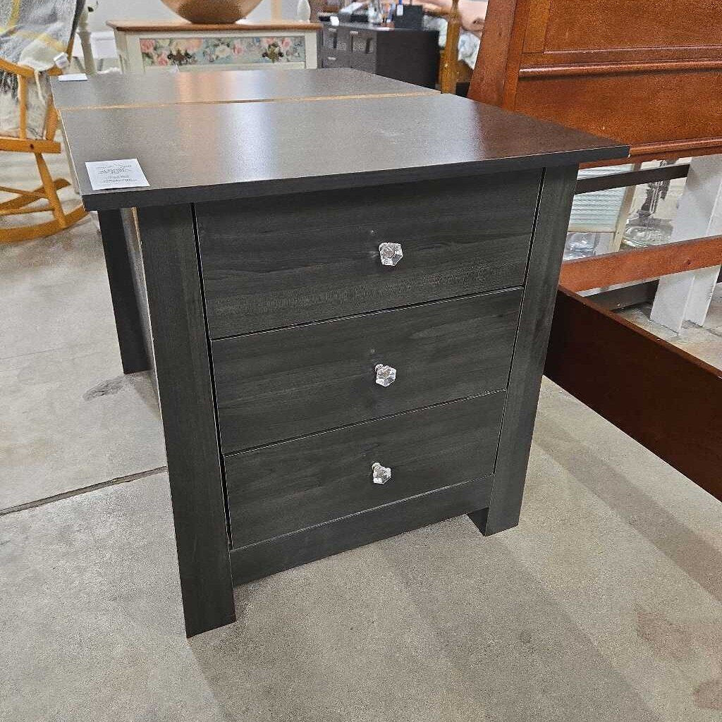 3 DRAWER NIGHTSTAND
