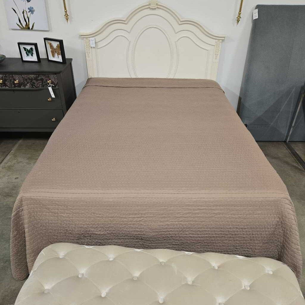 BROWN QUEEN COVERLET
