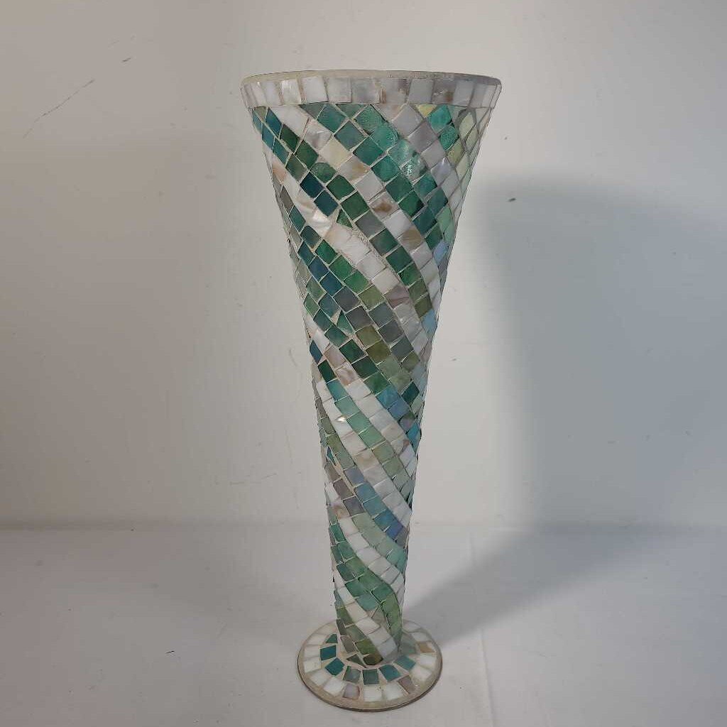 GREEN/WHITE MOSAIC VASE