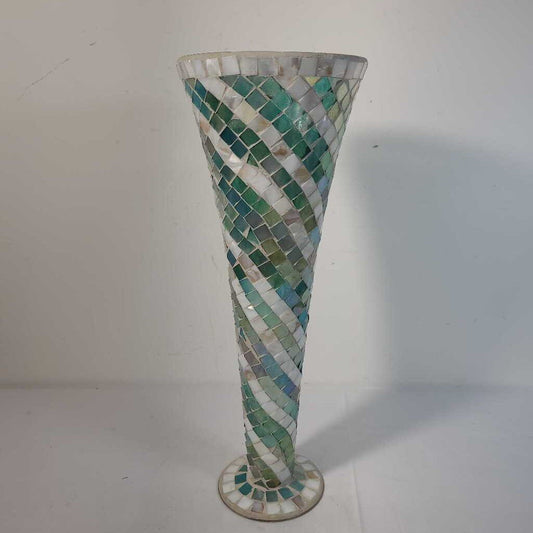 GREEN/WHITE MOSAIC VASE