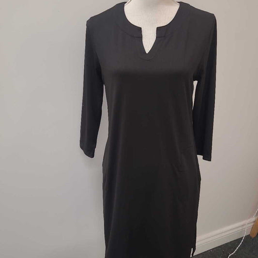 BLACK SHIFT DRESS