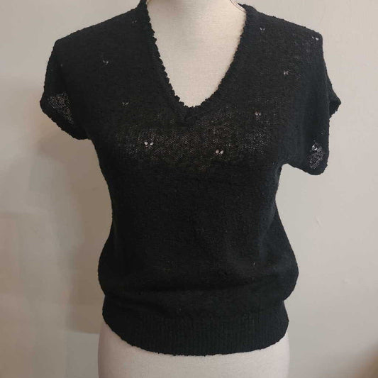 BLACK SHORT SLEEVE TOP