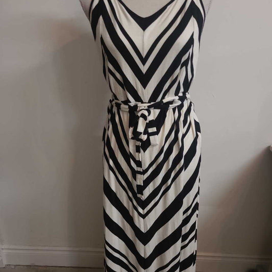 BLACK & WHITE STRIPED MAXI DRESS