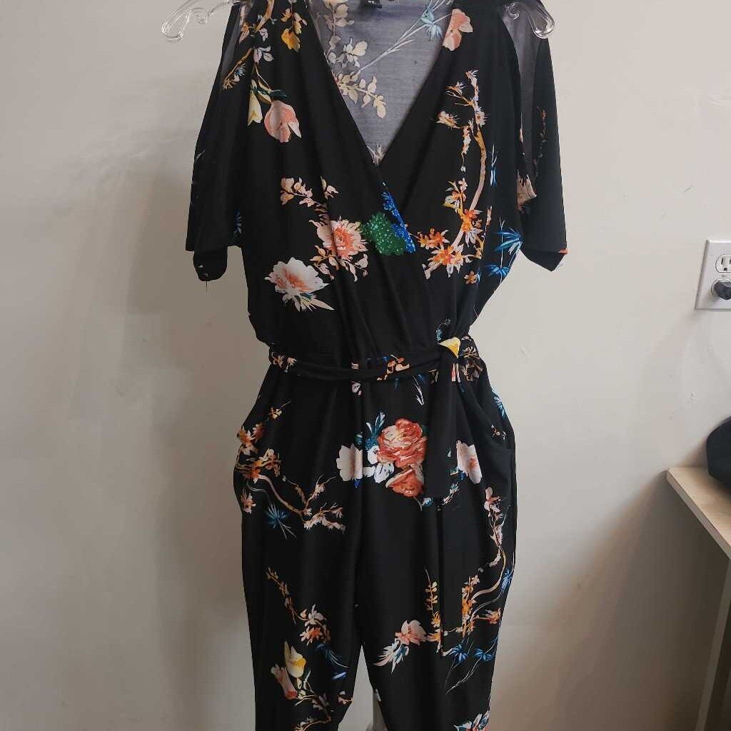 BLACK & FLORAL JUMPSUIT