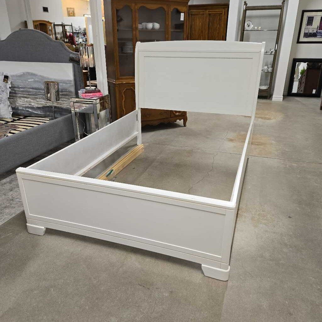 WHITE DOUBLE SLEIGH BED