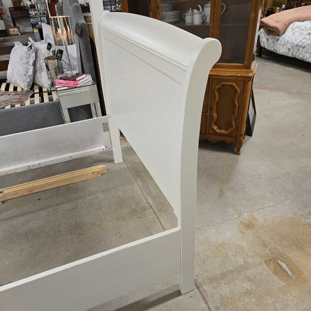 WHITE DOUBLE SLEIGH BED