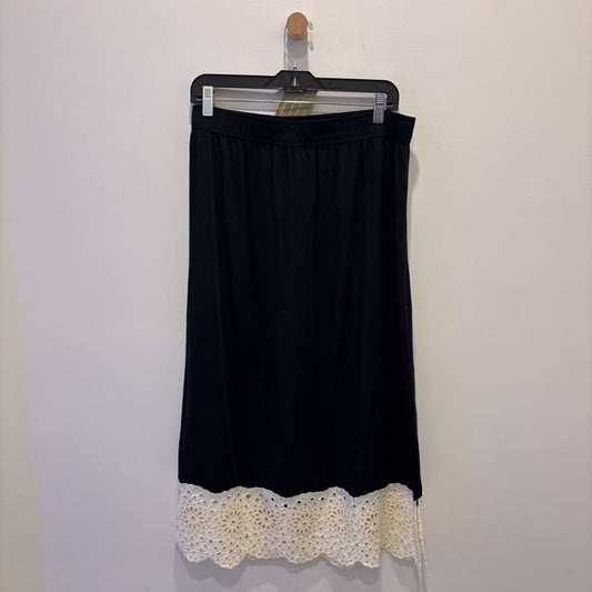 PART TWO SATIN SKIRT WITH LACE TRIM