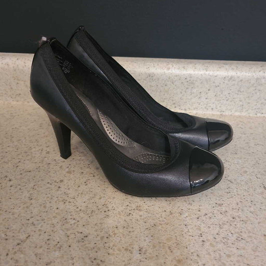 DEXTER - BLACK VINYL ROUND-TOE HEELS