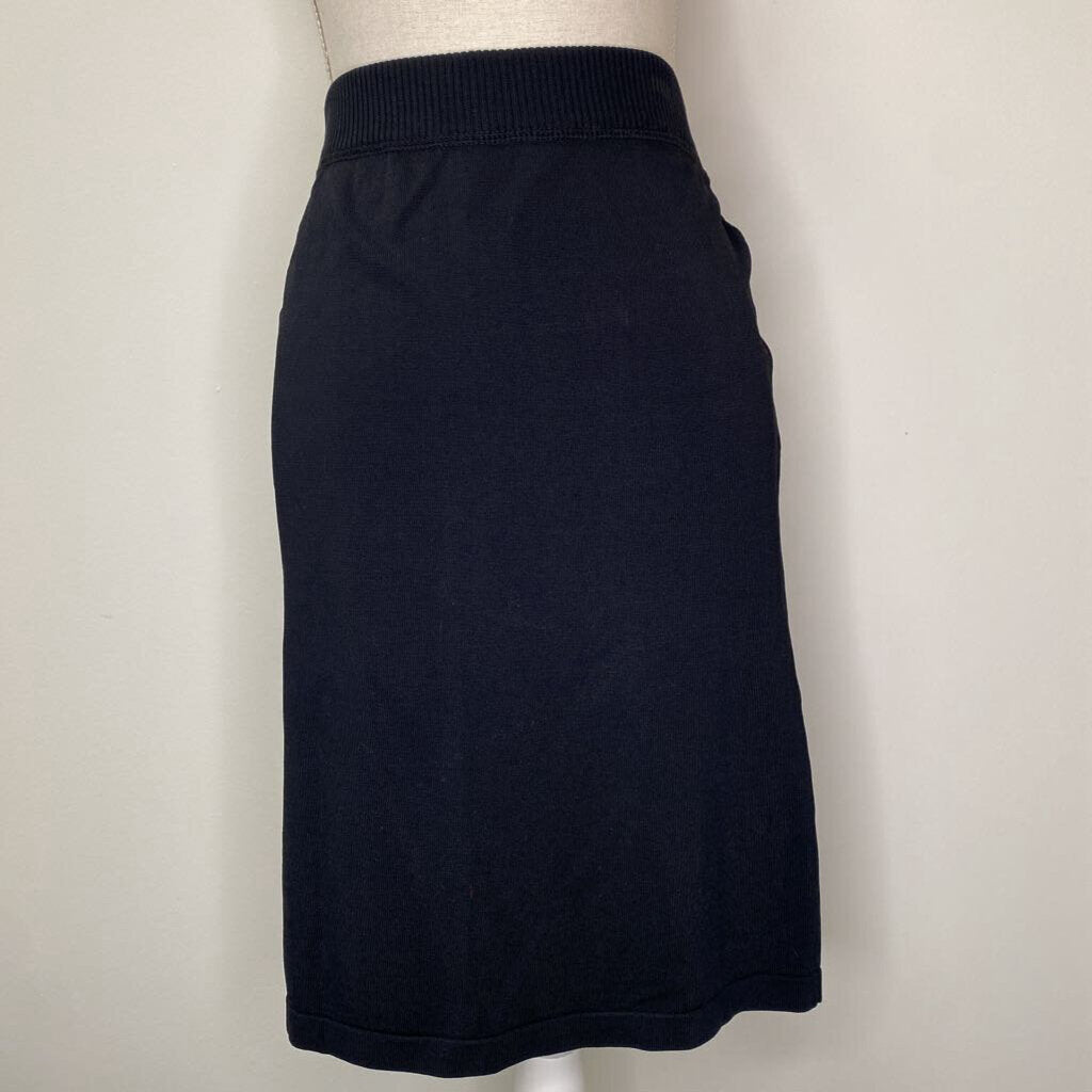 BLACK PULL ON SKIRT