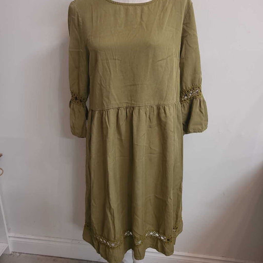 GREEN DRESS WITH CUTOUTS
