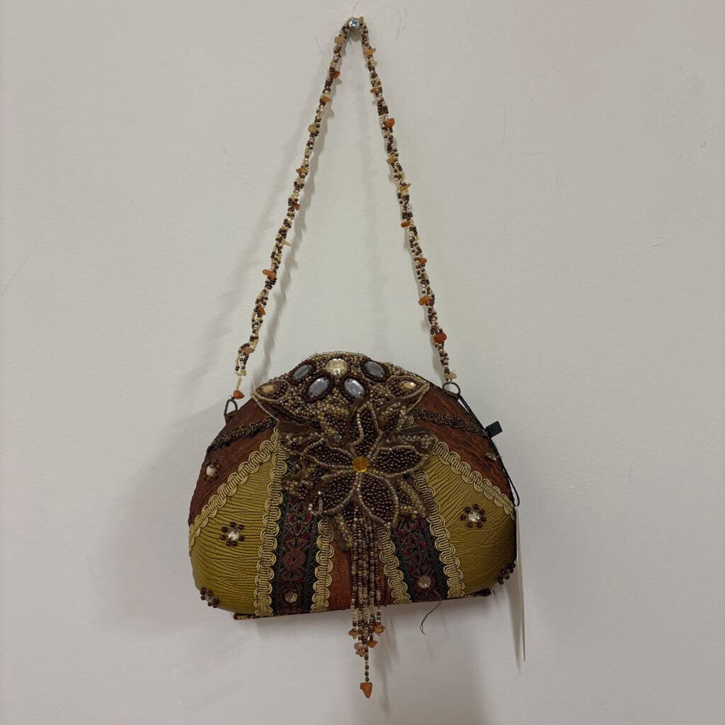 UNIQUE CLAMSHELL CARPET /TAPESTRY EVENING BAG