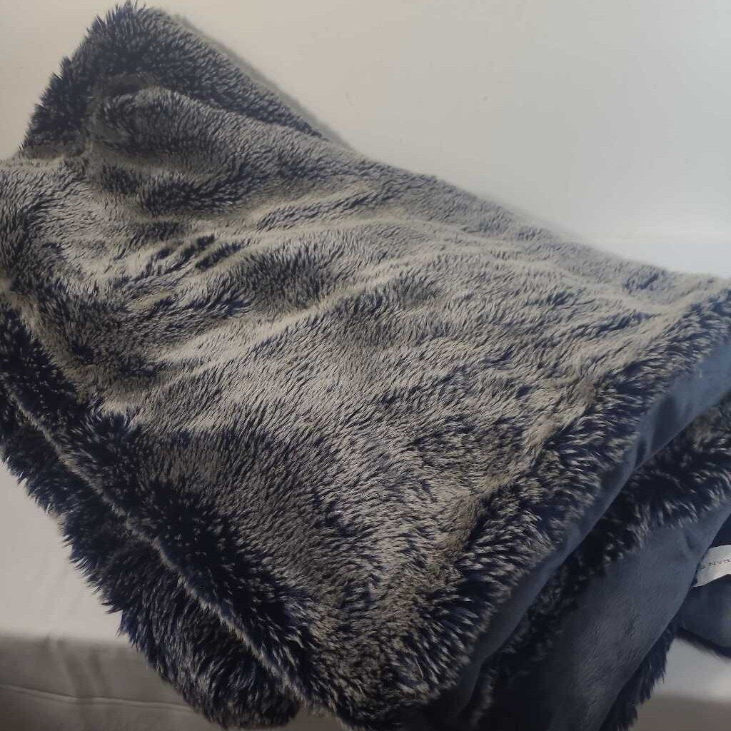 FAUX FUR THROW