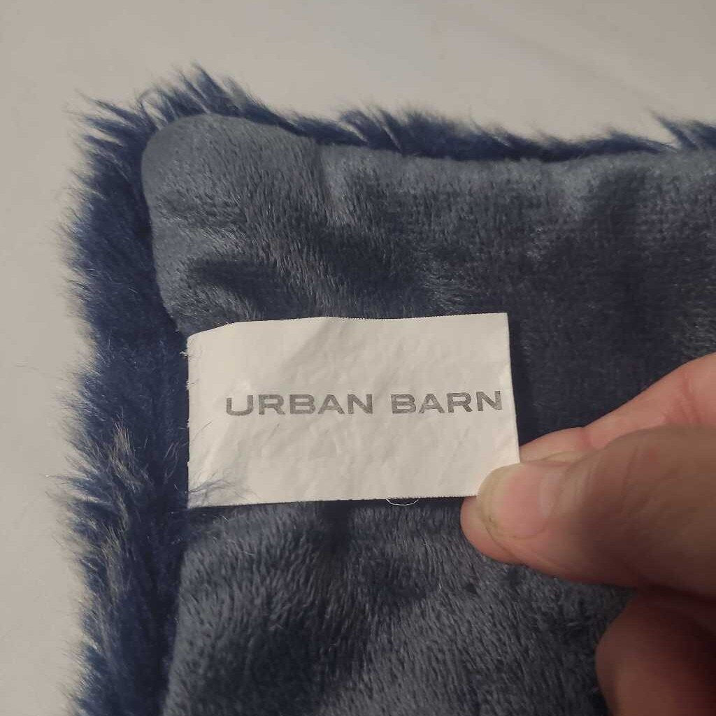 FAUX FUR THROW