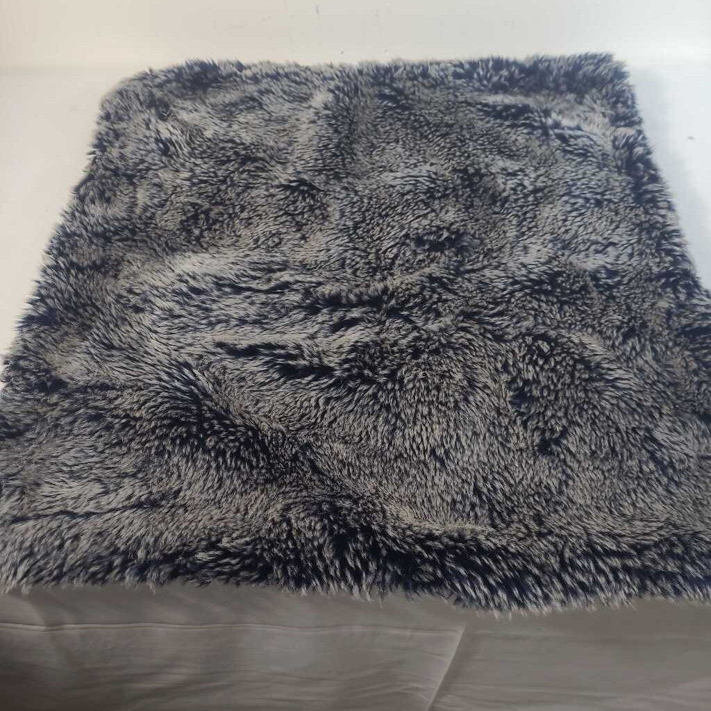 FAUX FUR PILLOW COVER