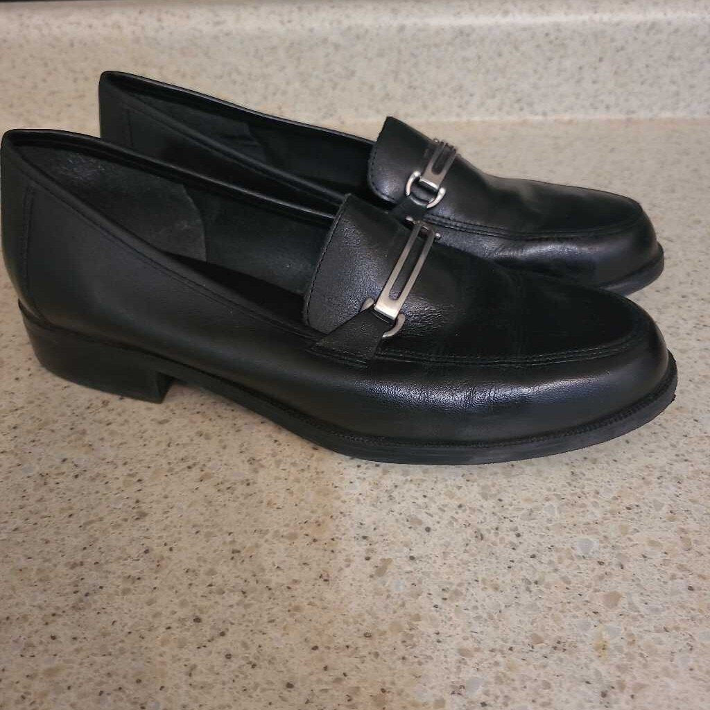 BLACK LEATHER LOAFERS