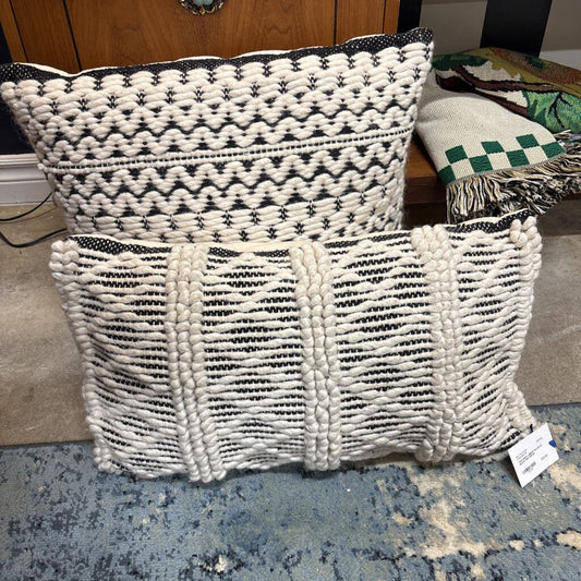 TEXTURED LUMBAR PILLOW IN BLACK AND CREAM