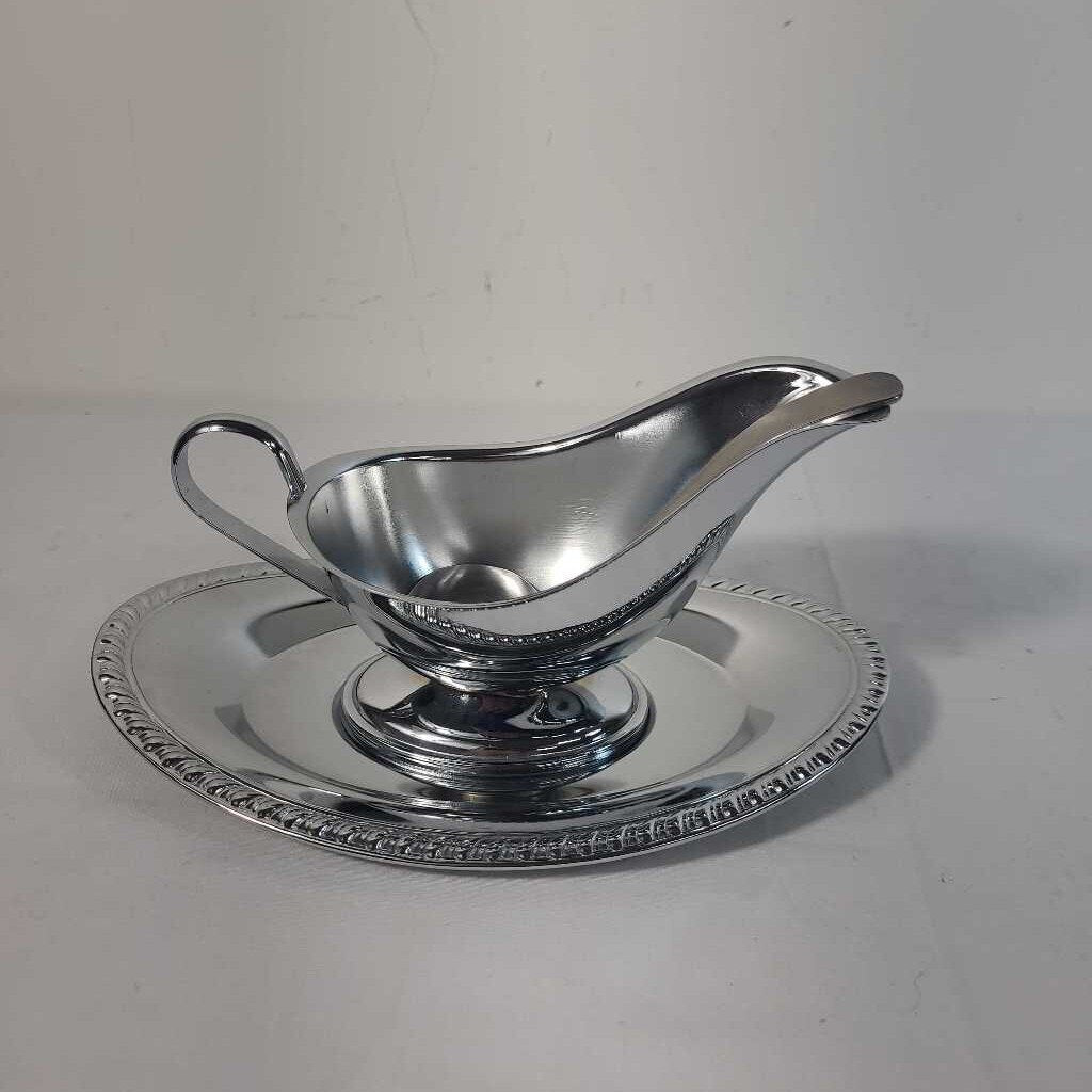 IRVINWARE GRAVY BOAT W/TRAY AND LADEL
