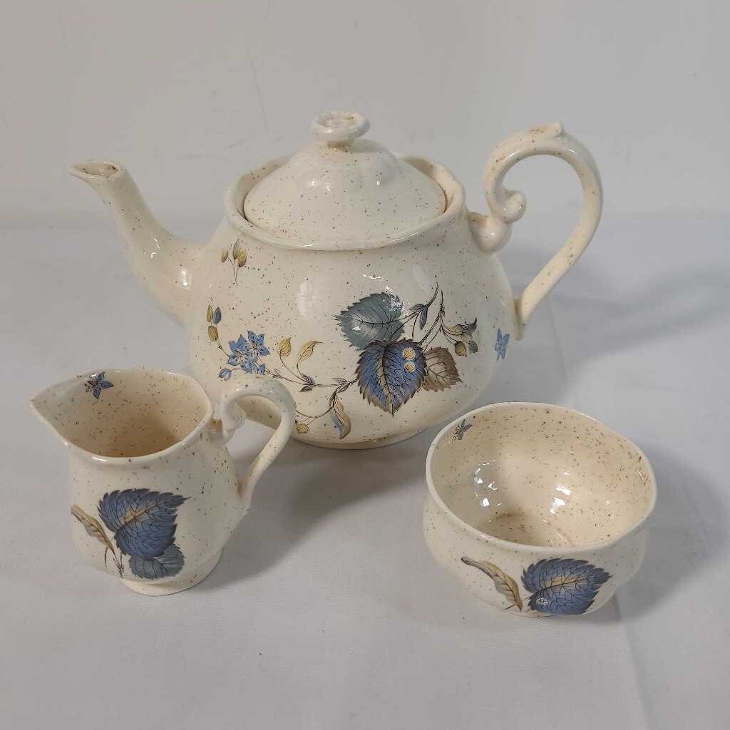 SIGNI TEA POT W/ CREAM AND SUGAR