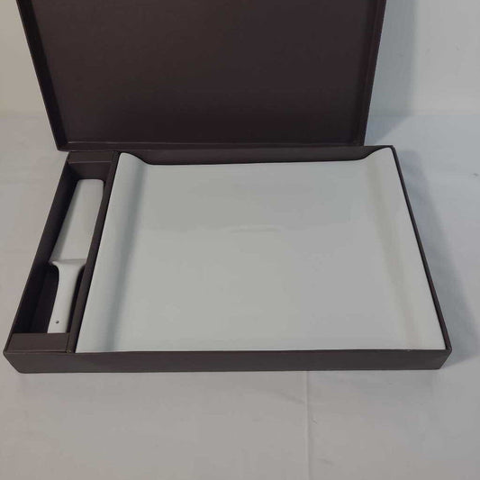 WHITE TRAY W/ SERVER