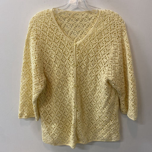BUTTER YELLOW OPEN-KNIT BUTTON-UP CARDIGAN