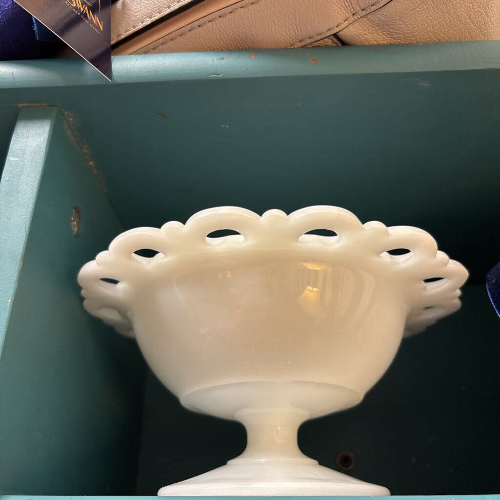 VINTAGE MILK GLASS SCALLOPED PEDESTAL BOWL