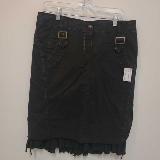BLACK SKIRT WITH RUFFLED BOTTOM