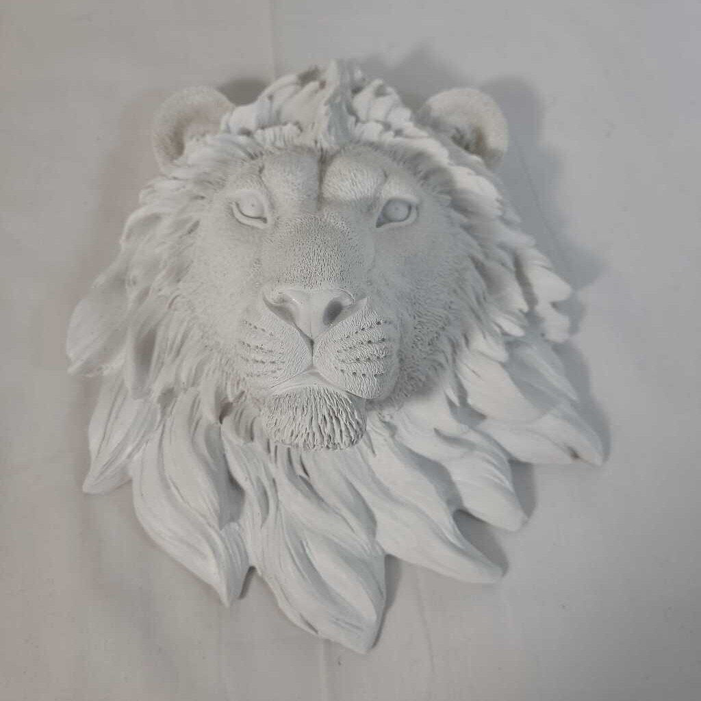 WHITE LION WALL HANGING