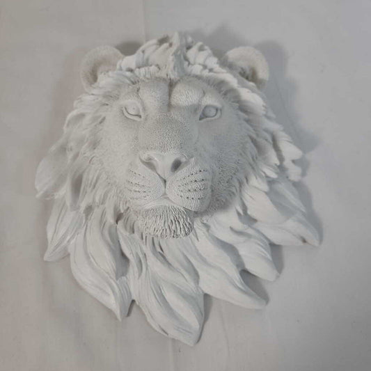 WHITE LION WALL HANGING
