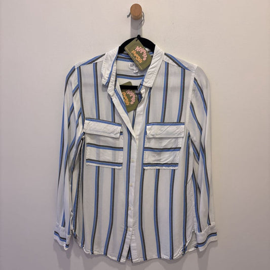 GAP- BUTTON DOWN