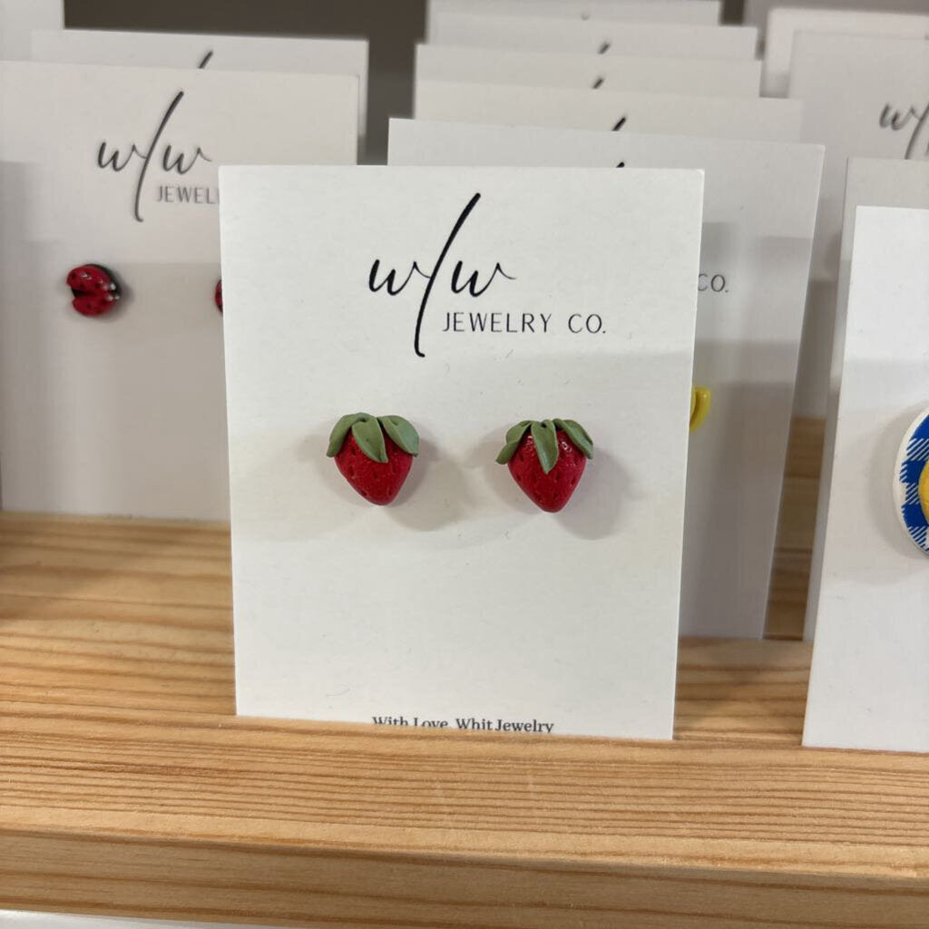 STRAWBERRY STUDS