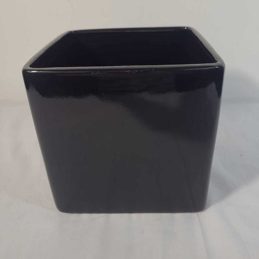 +SQ BLACK PLANTER