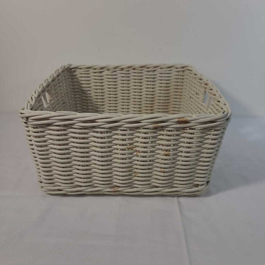 SQ WHITE RATTAN BASKET