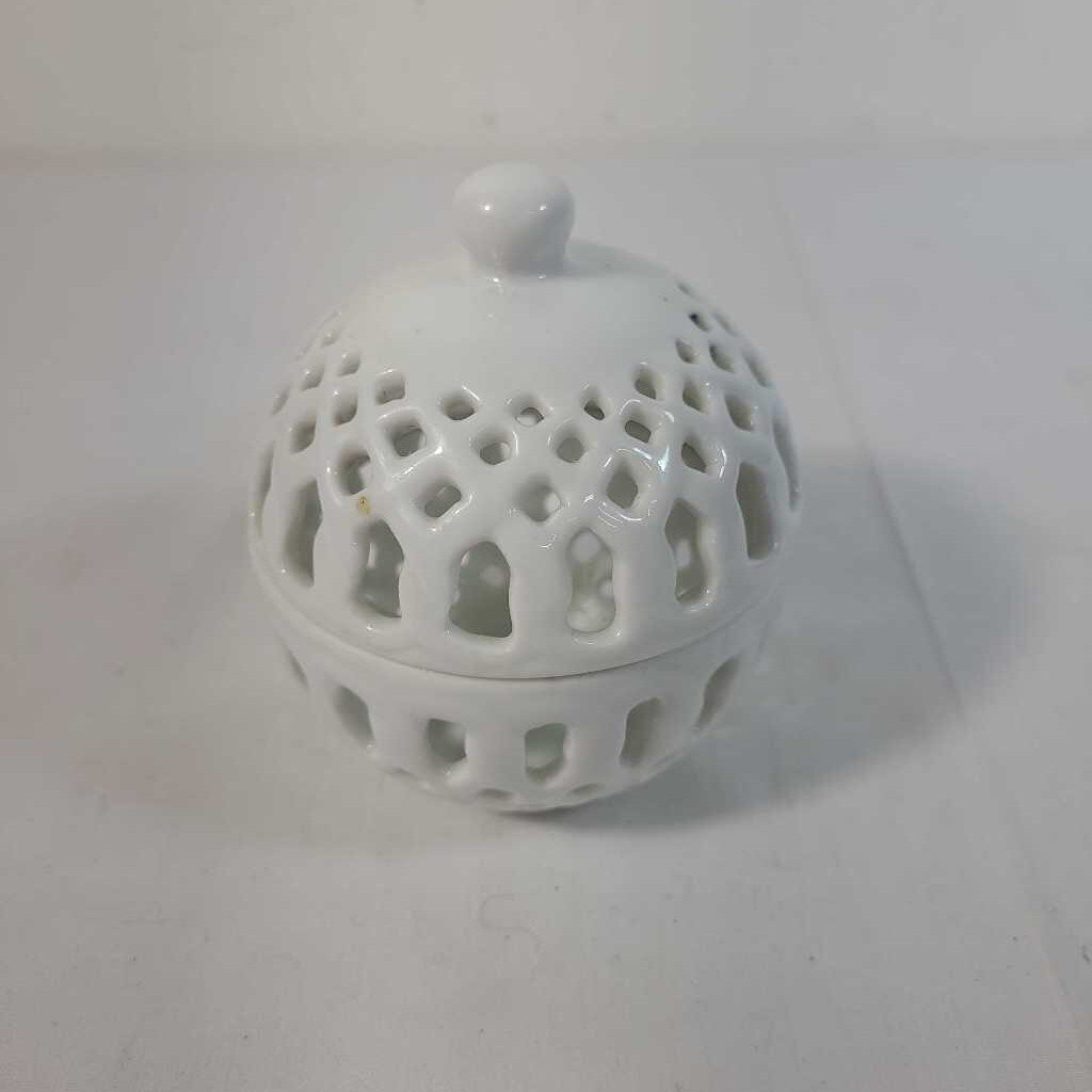 WHITE PORCELAIN LIDDED DISH