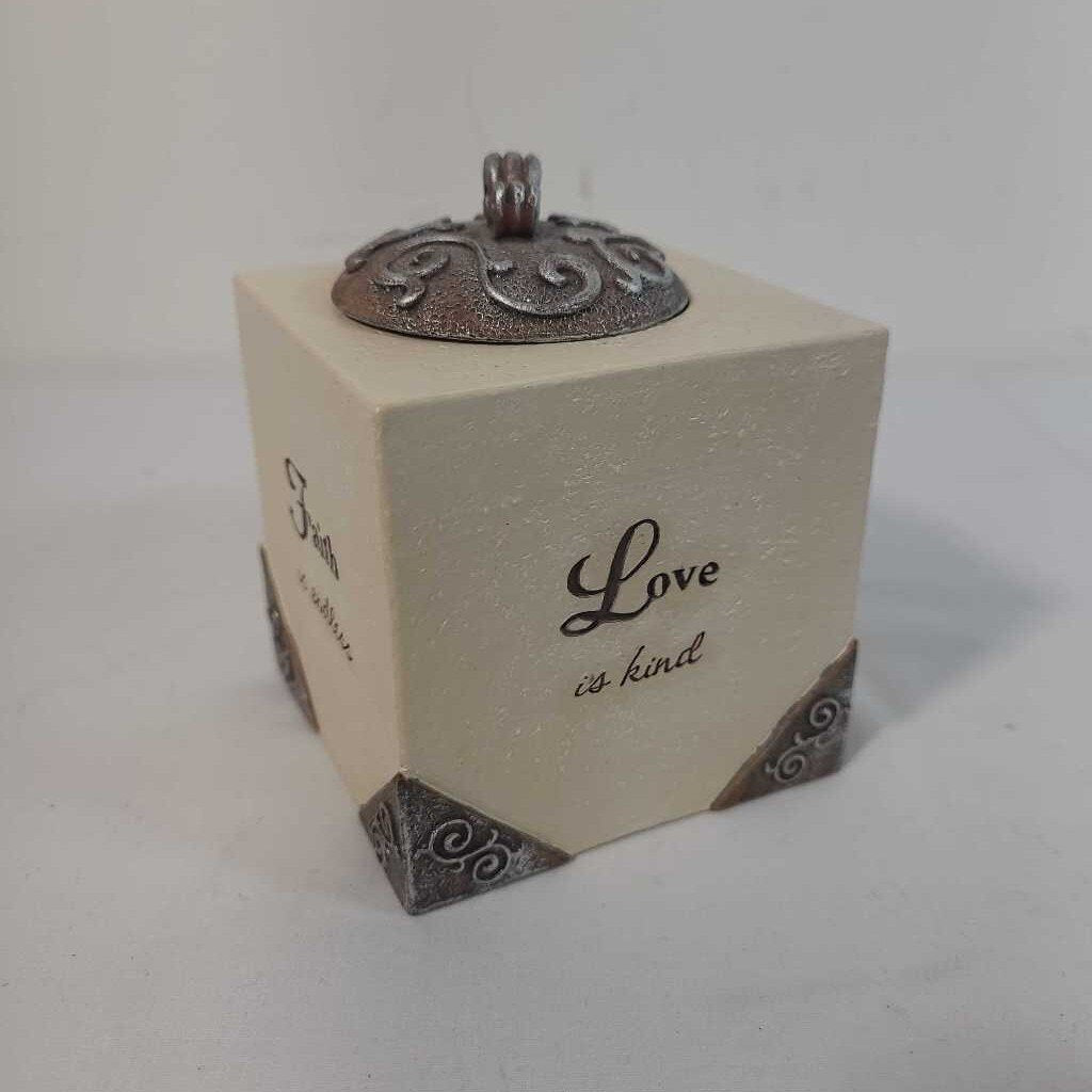 QUOTATION TEALIGHT HOLDER