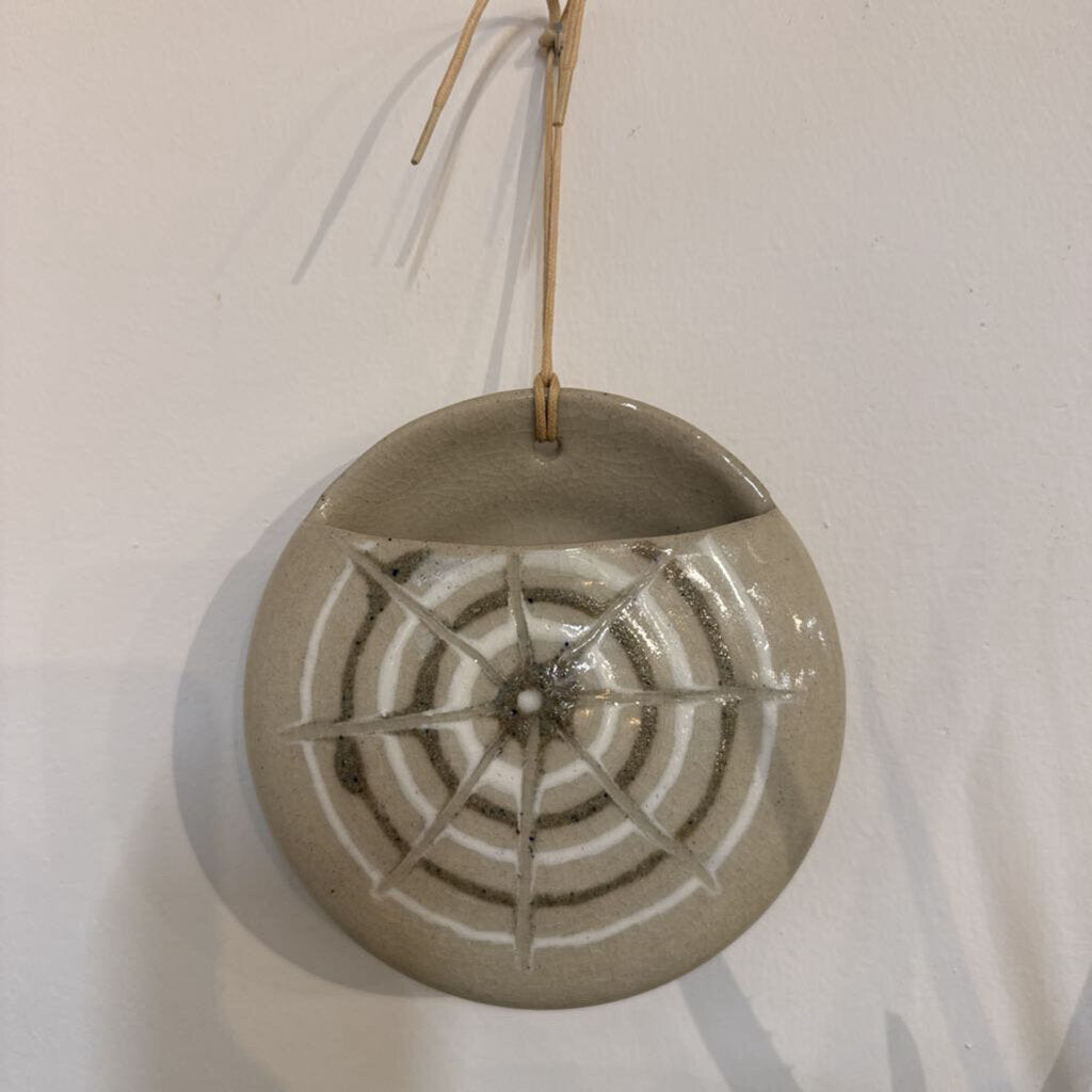 CERAMIC WALL POCKET