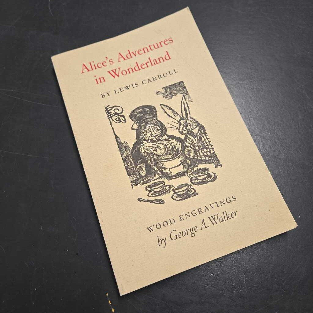 ALICE'S ADVENTURES IN WONDERLAND - LEWIS CARROLL