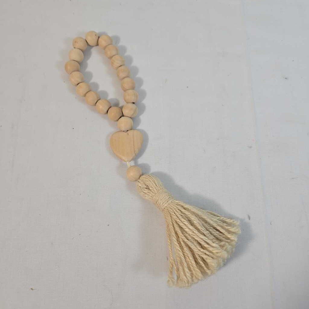BEADED HEART W/TASSLE