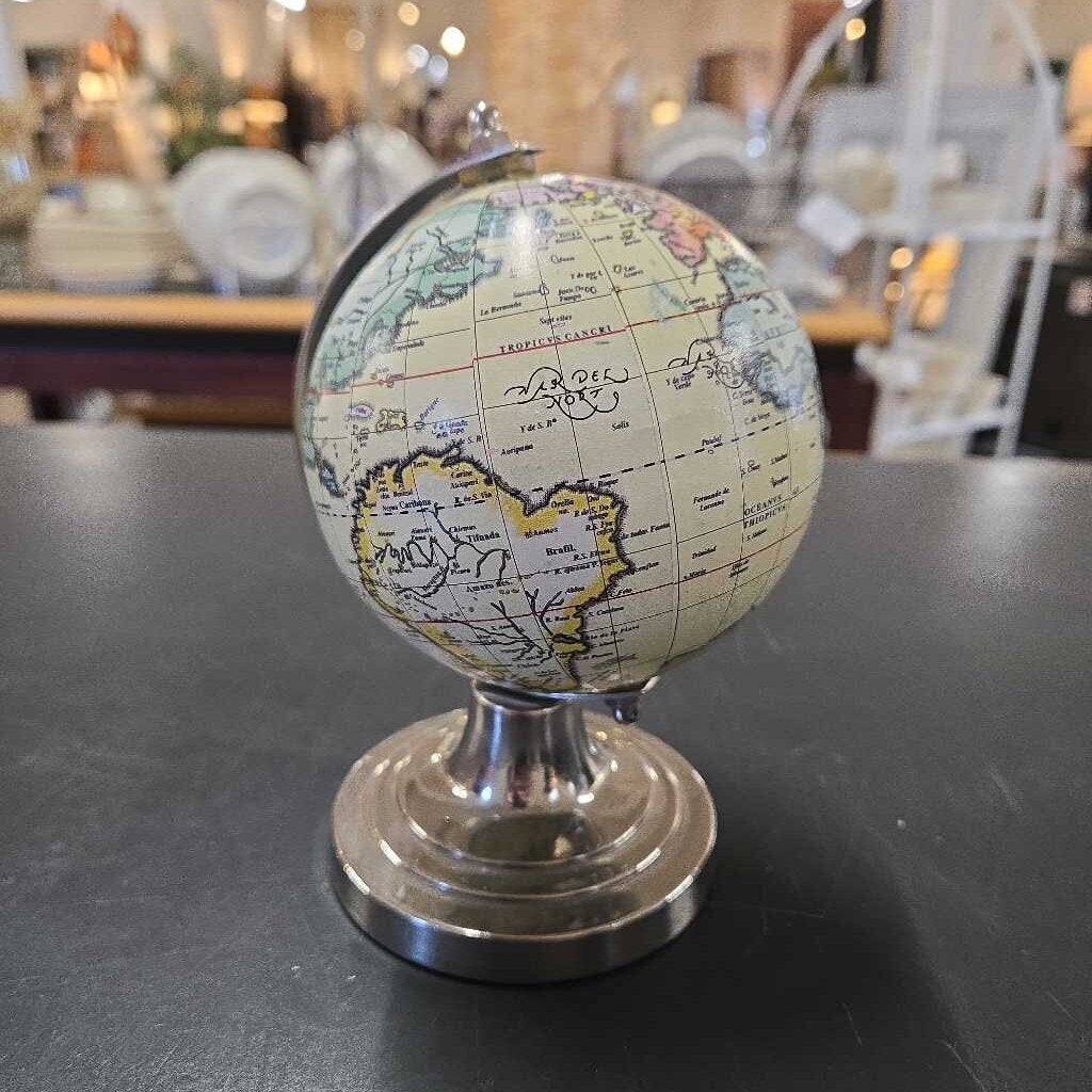 SM GLOBE ON STAND
