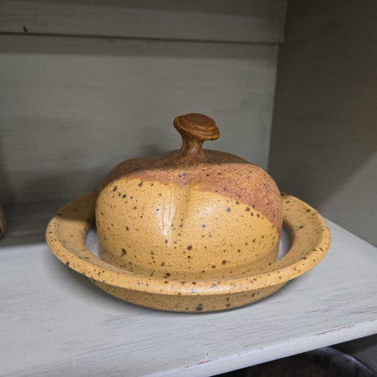 LIDDED POTTERY BUTTER DISH