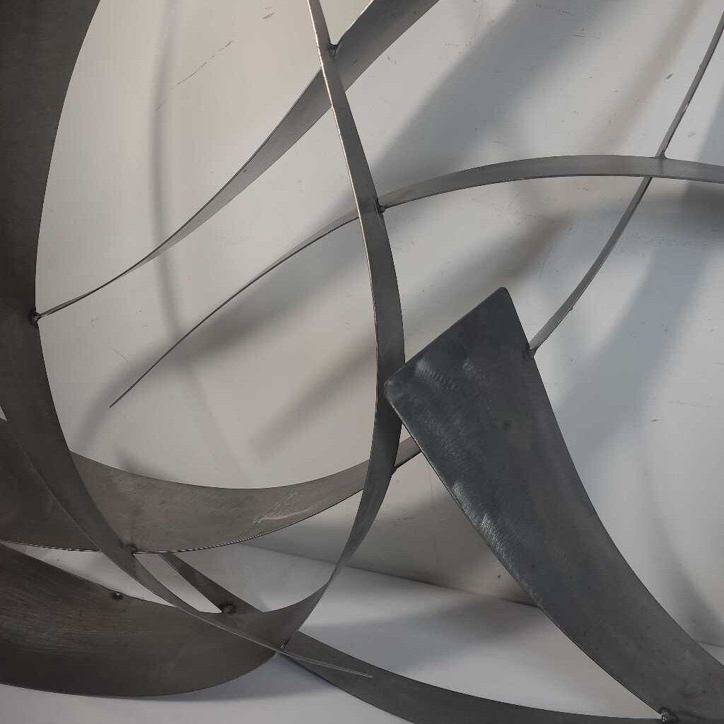 METAL WALL SCULPTURE