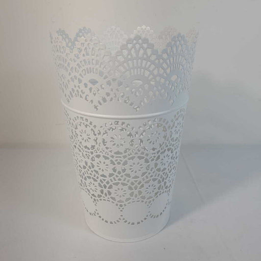 WHITE LACE TIN VASE