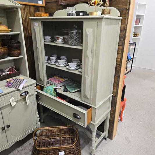 DISPLAY HUTCH